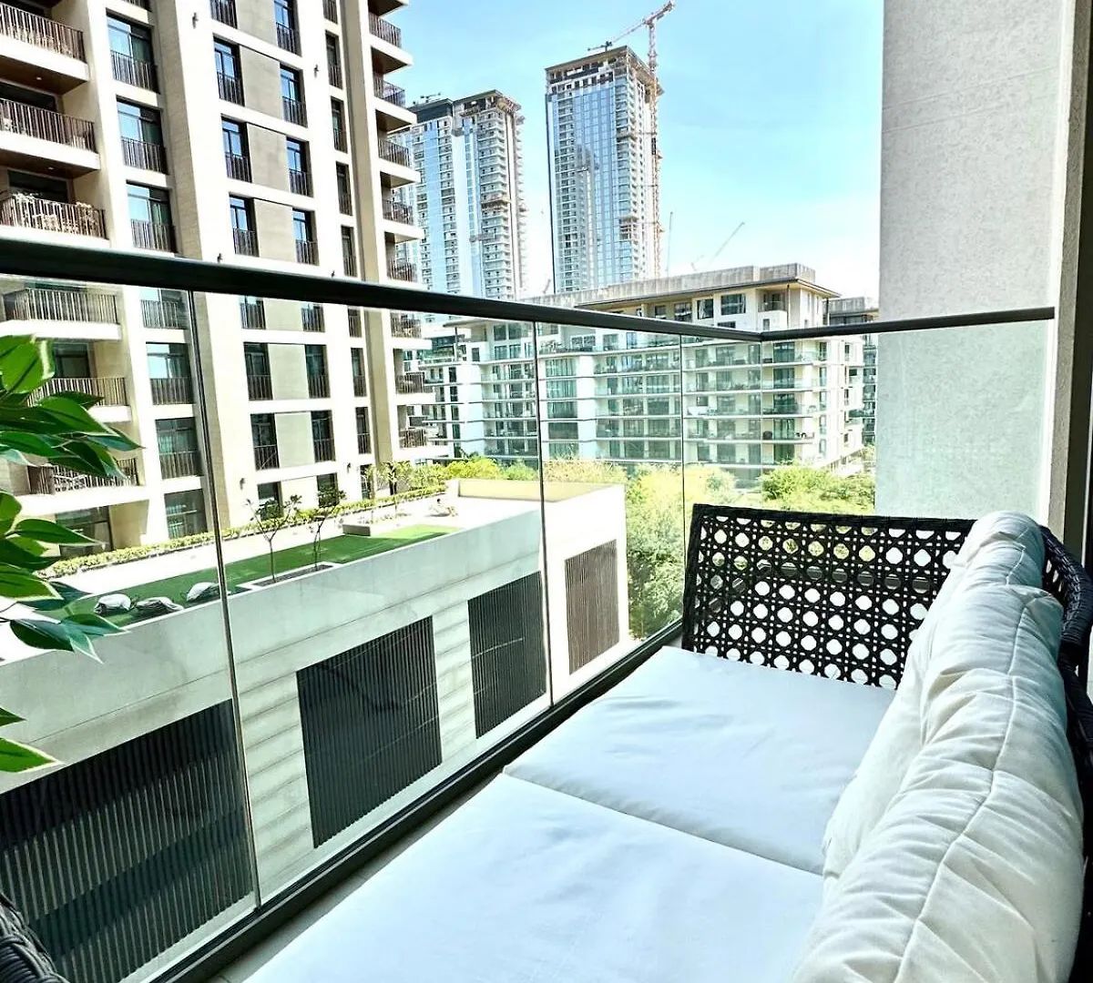 Modern And Spacious Studio Near Burj Khalifa Dubai United Arab Emirates