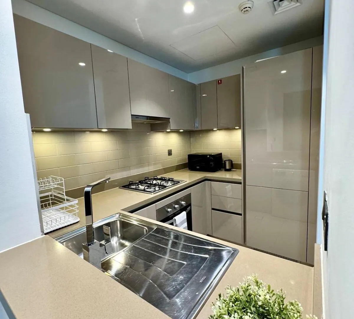 Modern And Spacious Studio Near Burj Khalifa Dubai 0*,