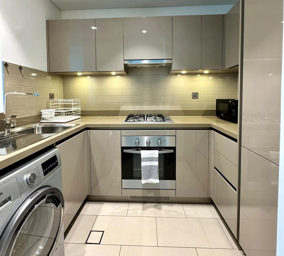 Modern And Spacious Studio Near Burj Khalifa Dubai Apartment