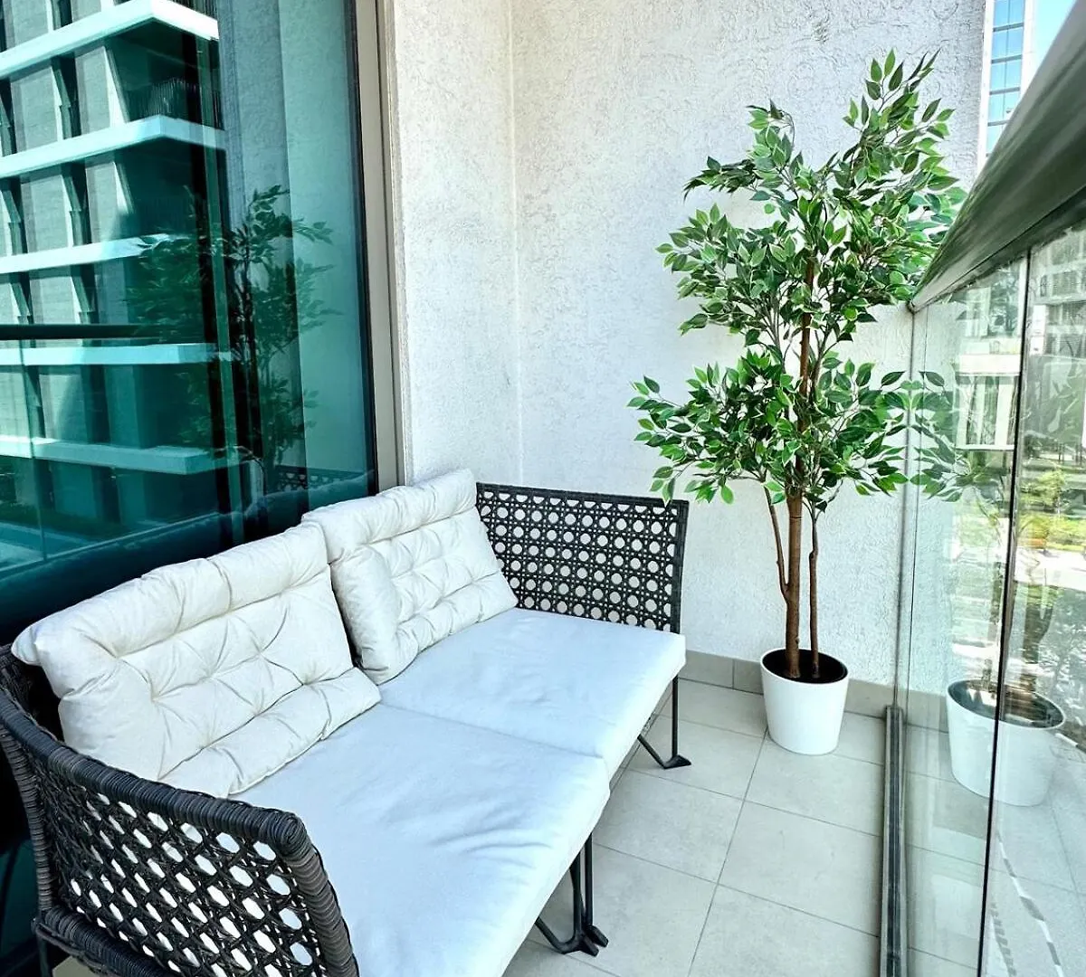 Apartment Modern And Spacious Studio Near Burj Khalifa Dubai United Arab Emirates