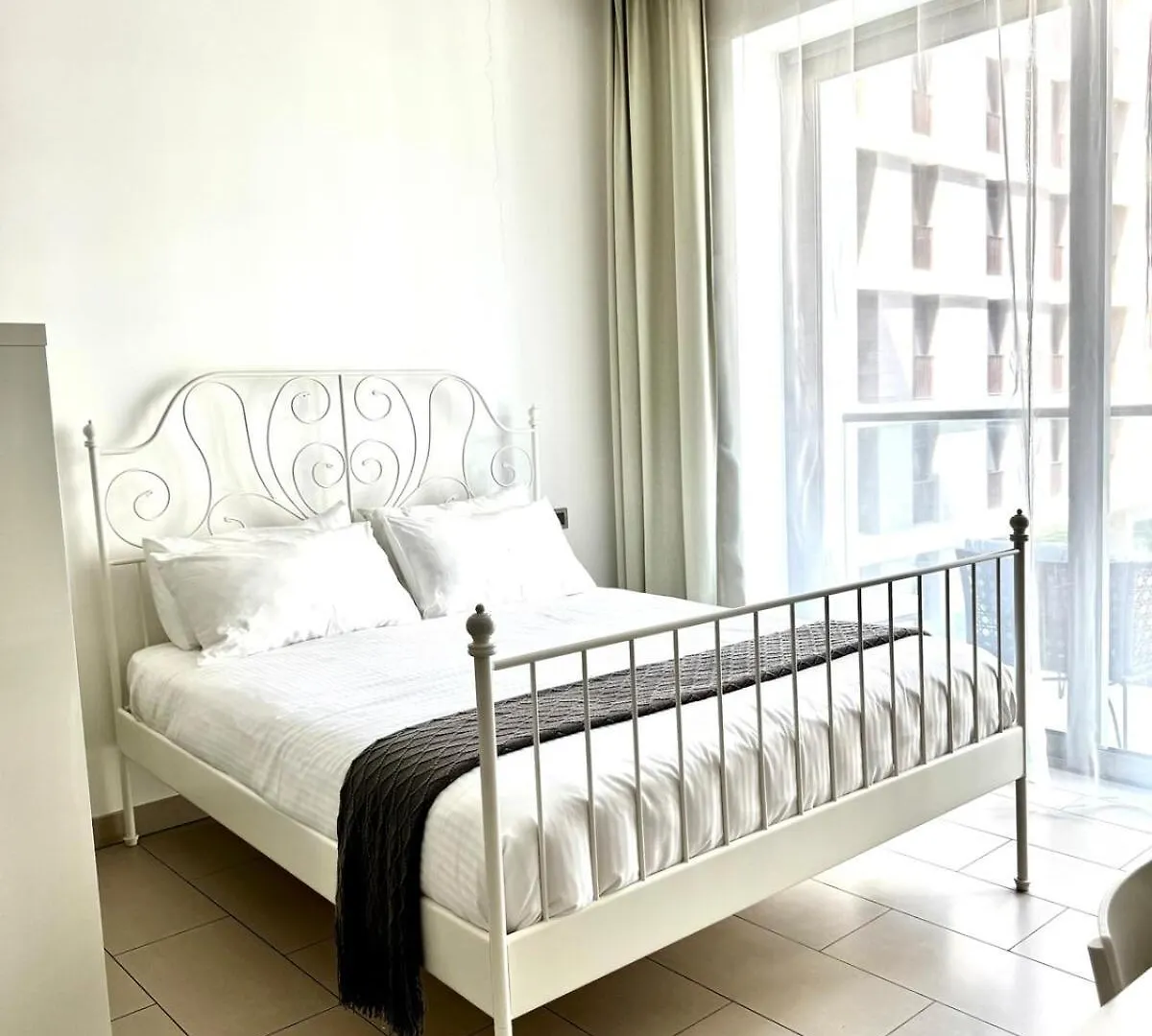 Modern And Spacious Studio Near Burj Khalifa Dubai